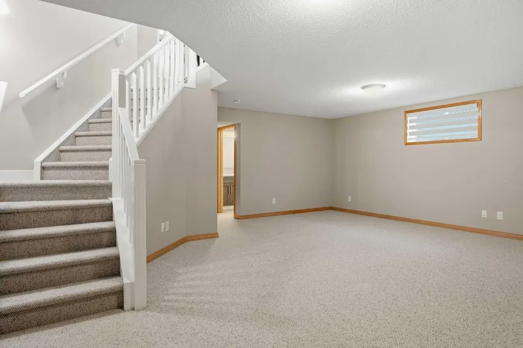 209 Oakmere Close Chestermere AB T1X1L1