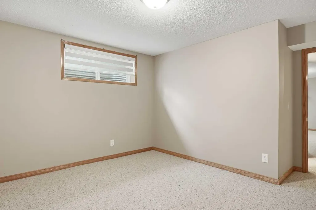 209 Oakmere Close Chestermere AB T1X1L1