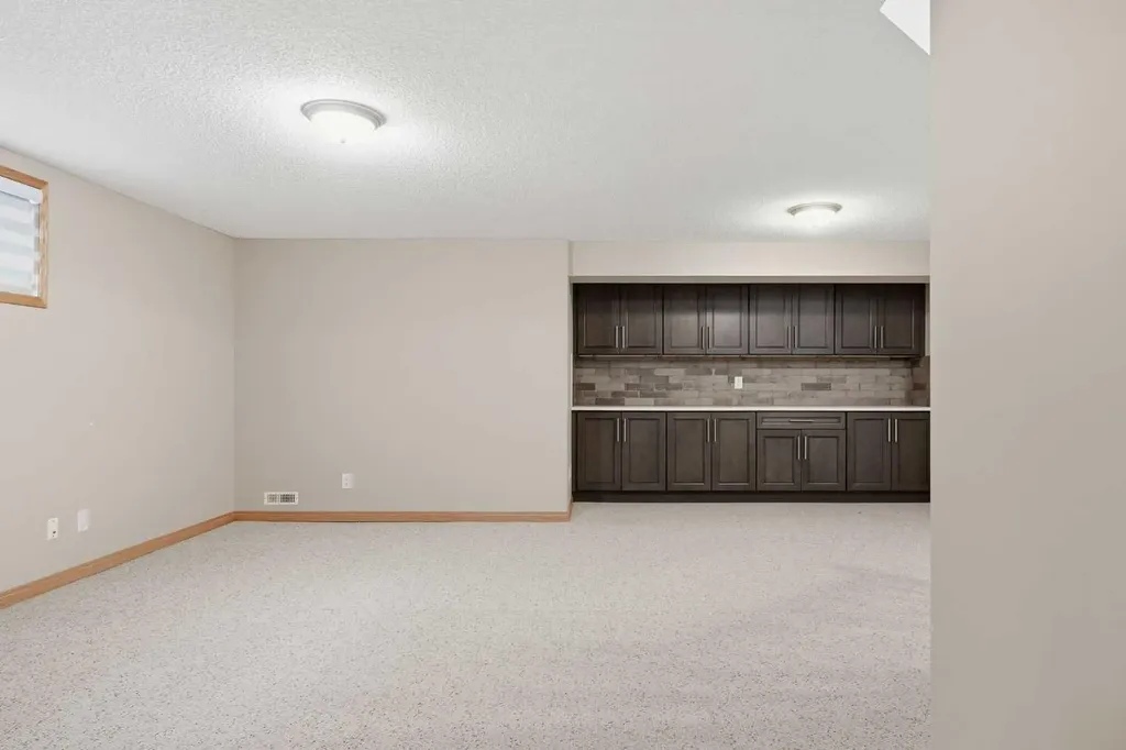 209 Oakmere Close Chestermere AB T1X1L1