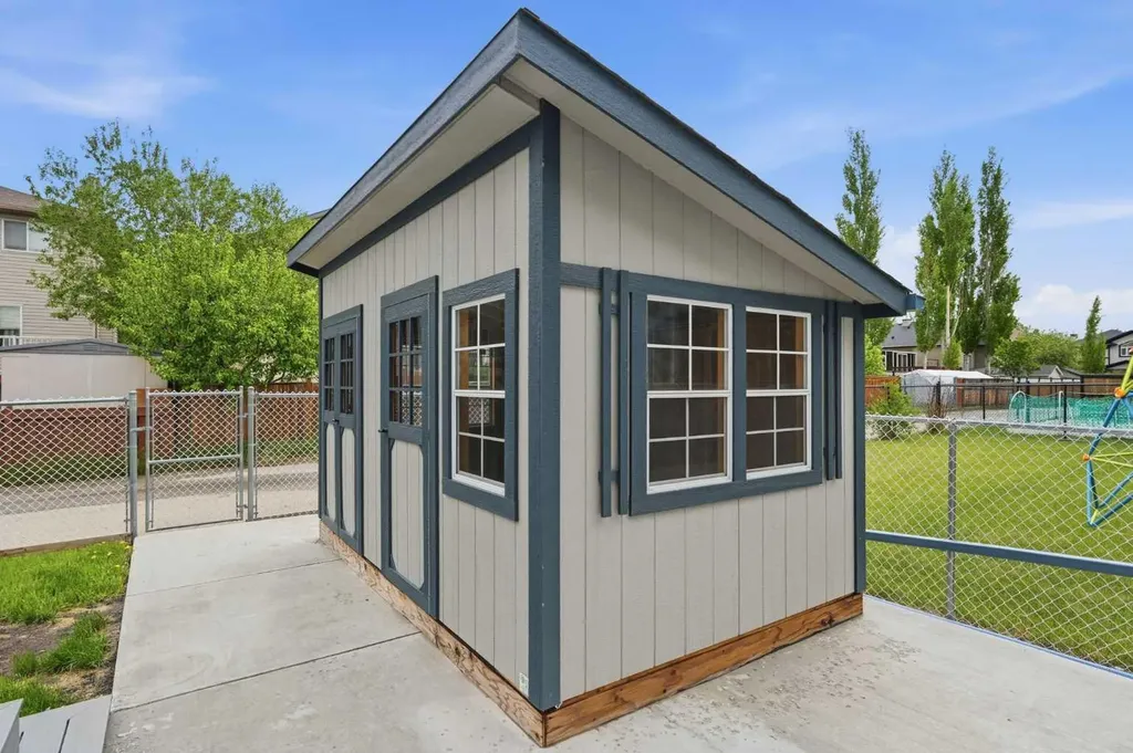 209 Oakmere Close Chestermere AB T1X1L1
