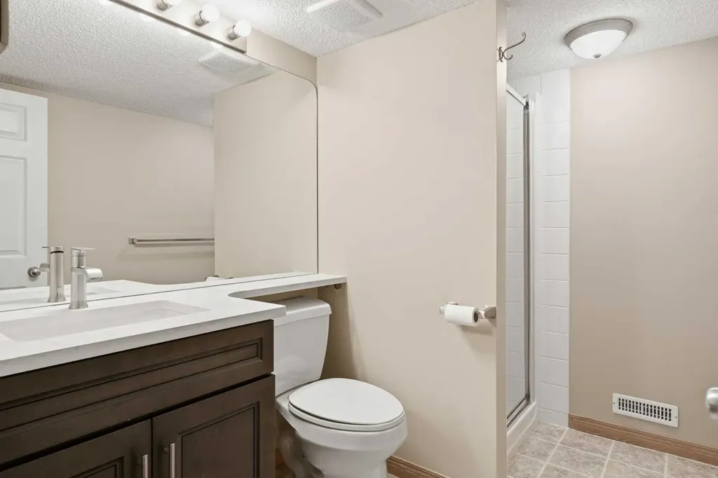 209 Oakmere Close Chestermere AB T1X1L1