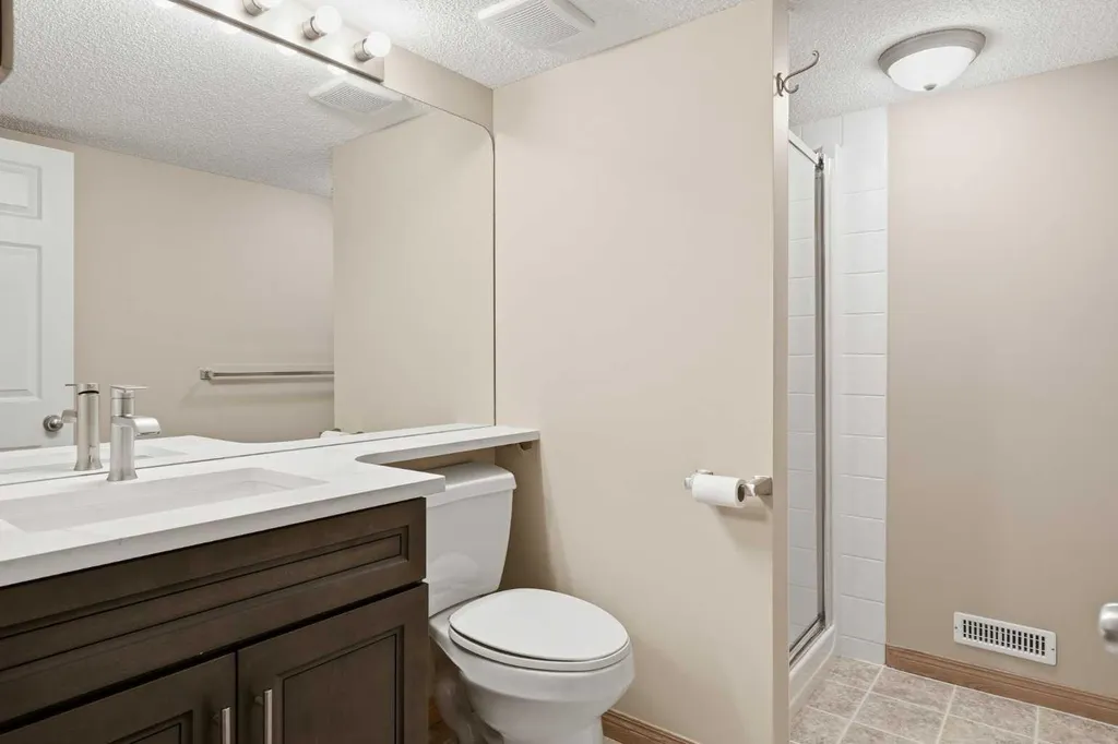 209 Oakmere Close Chestermere AB T1X1L1