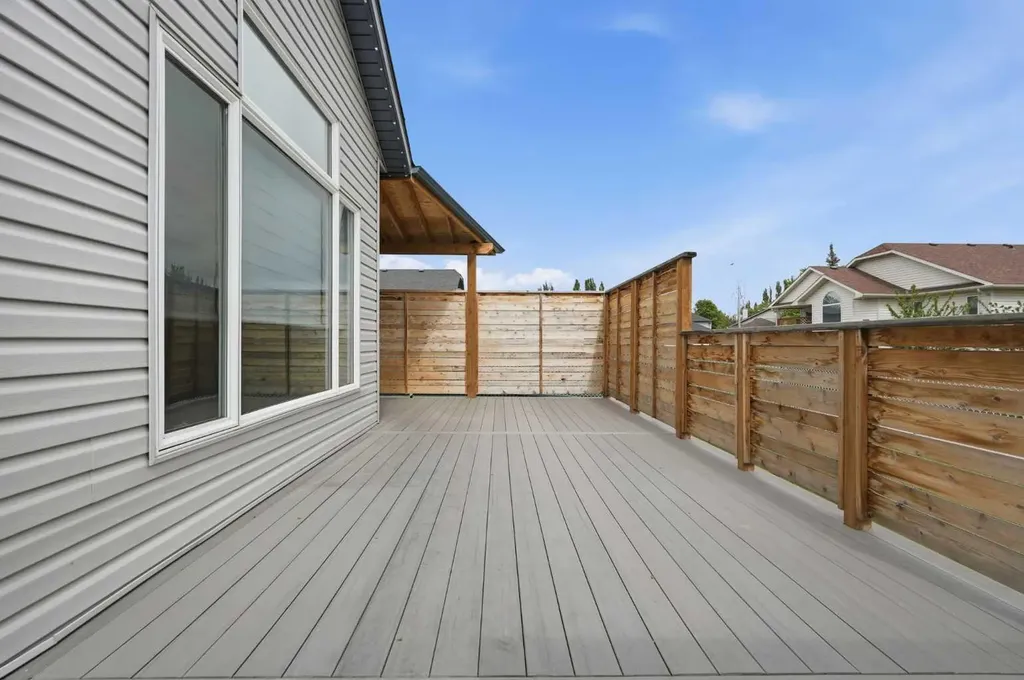 209 Oakmere Close Chestermere AB T1X1L1