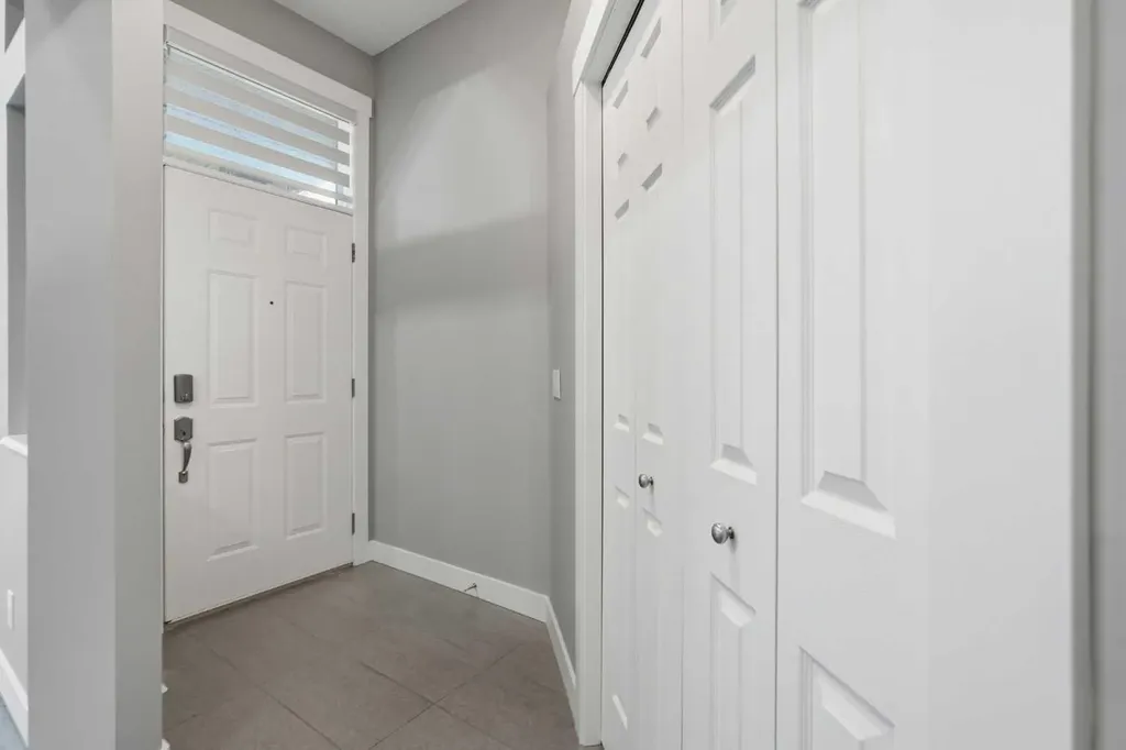 209 Oakmere Close Chestermere AB T1X1L1
