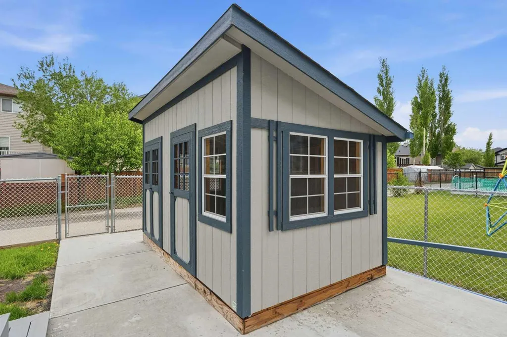 209 Oakmere Close Chestermere AB T1X1L1