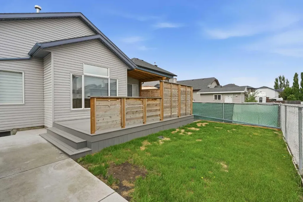209 Oakmere Close Chestermere AB T1X1L1
