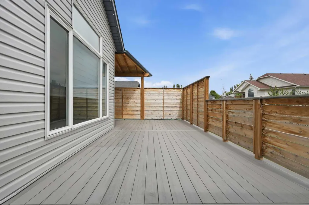 209 Oakmere Close Chestermere AB T1X1L1