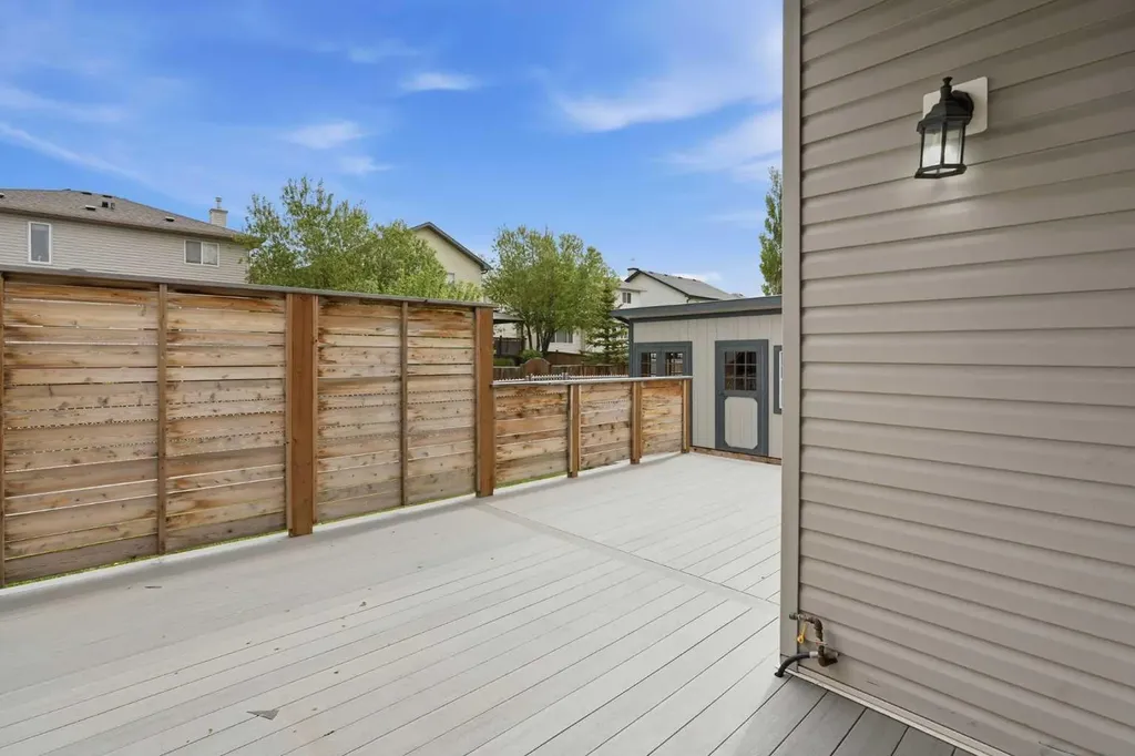 209 Oakmere Close Chestermere AB T1X1L1