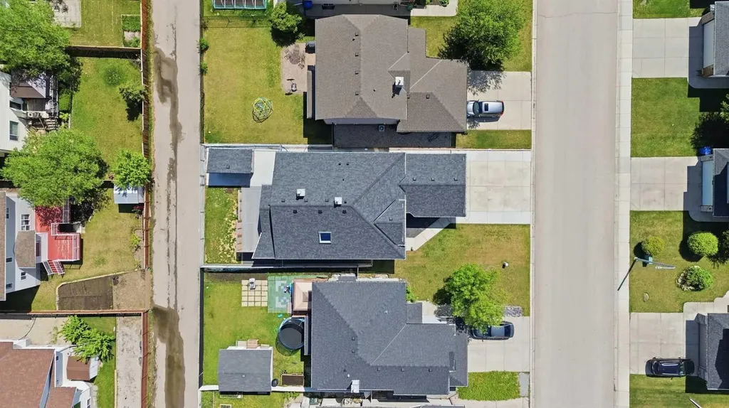 209 Oakmere Close Chestermere AB T1X1L1
