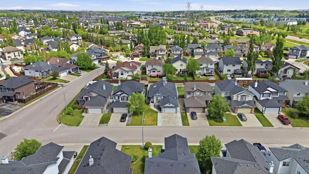209 Oakmere Close Chestermere AB T1X1L1