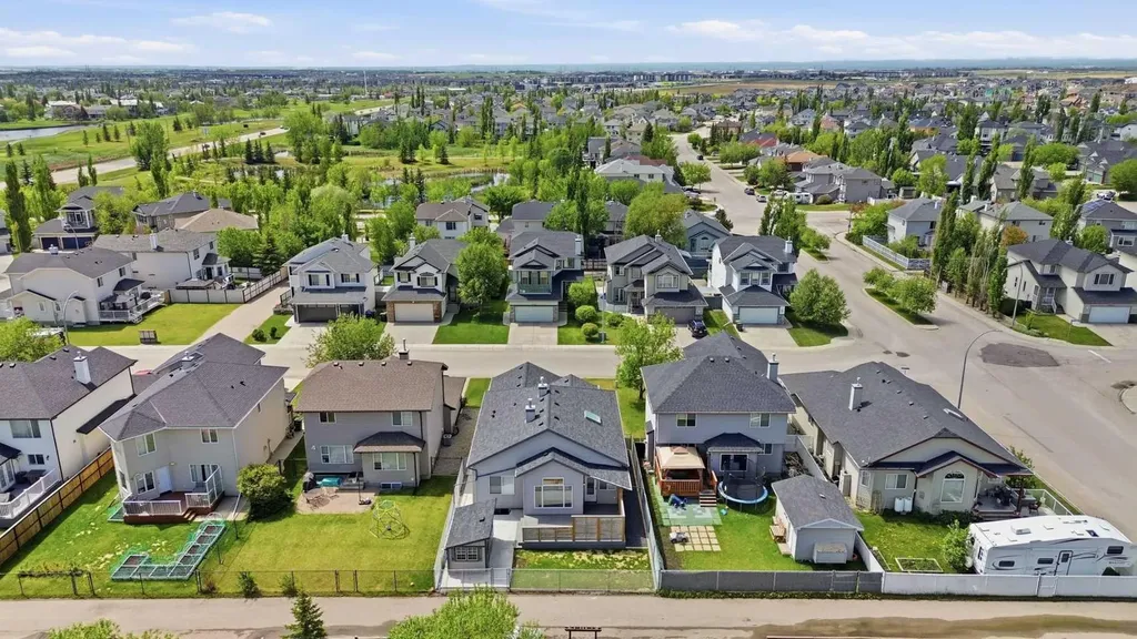 209 Oakmere Close Chestermere AB T1X1L1