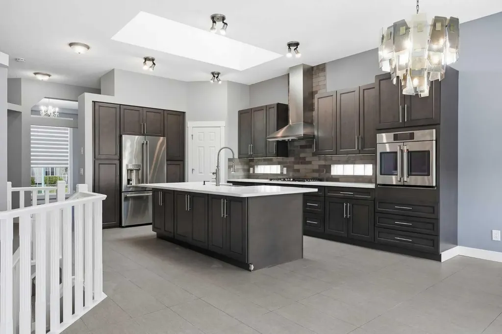 209 Oakmere Close Chestermere AB T1X1L1