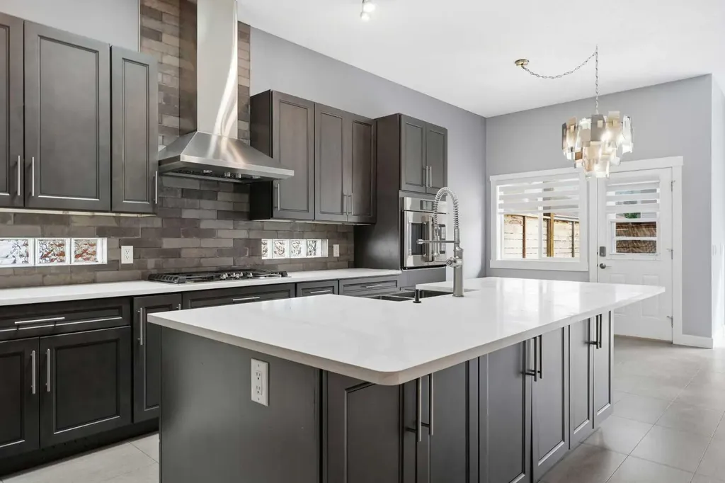 209 Oakmere Close Chestermere AB T1X1L1