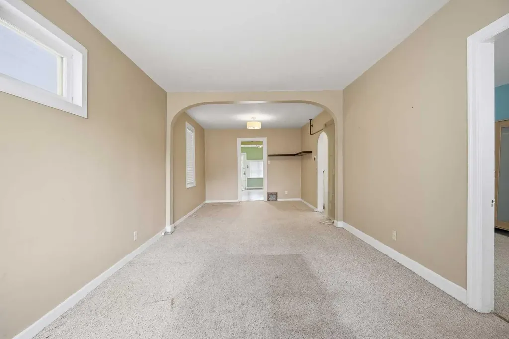 919 20 Avenue NW Calgary AB T2M 1E6