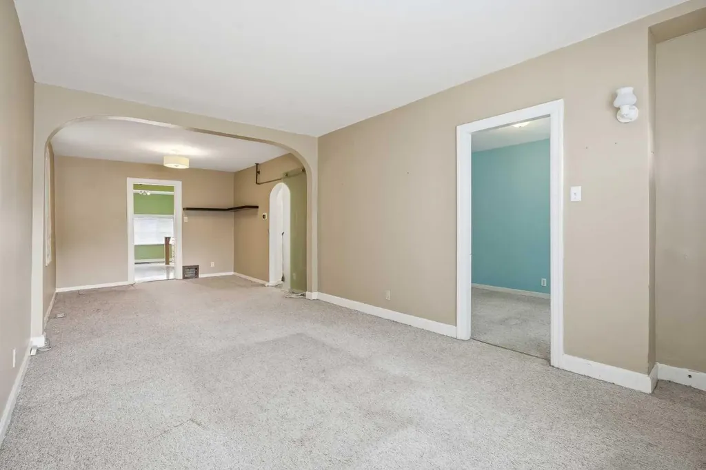 919 20 Avenue NW Calgary AB T2M 1E6