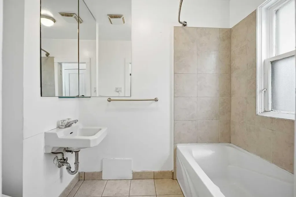 919 20 Avenue NW Calgary AB T2M 1E6