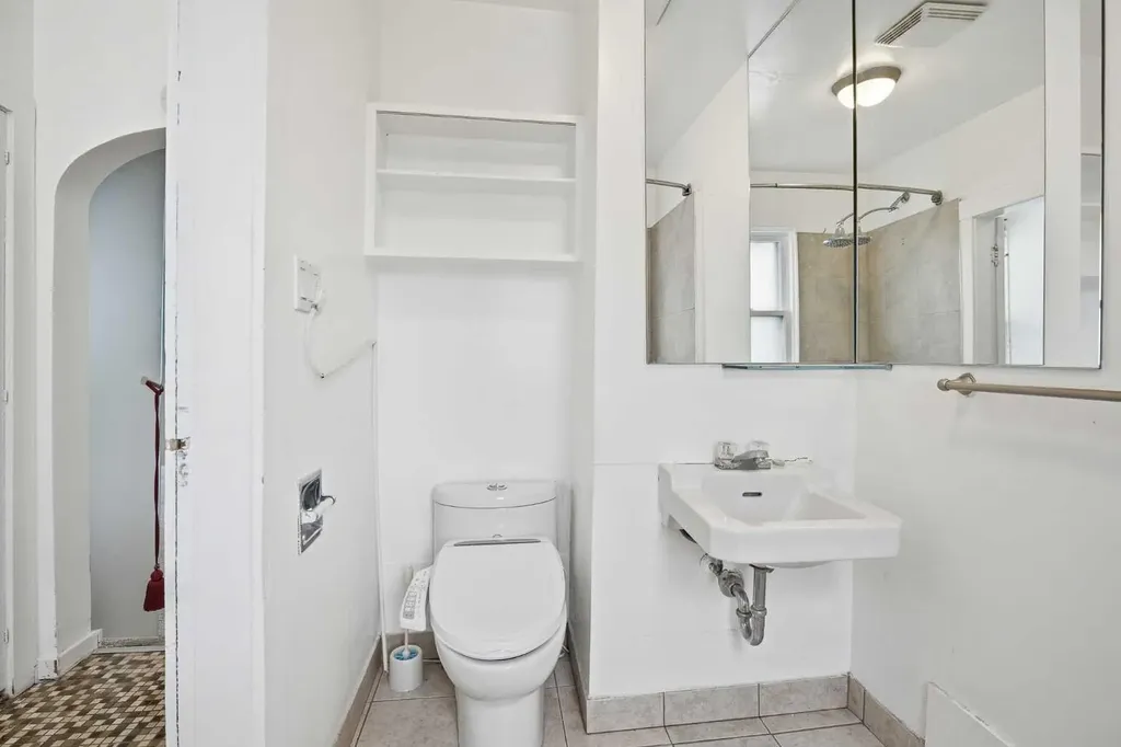 919 20 Avenue NW Calgary AB T2M 1E6