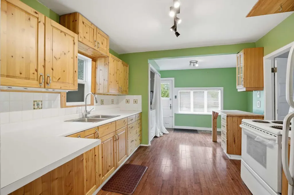 919 20 Avenue NW Calgary AB T2M 1E6