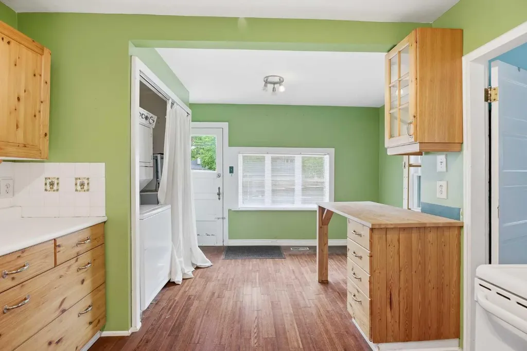 919 20 Avenue NW Calgary AB T2M 1E6