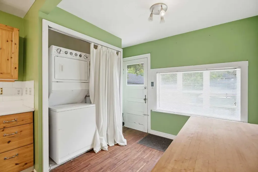 919 20 Avenue NW Calgary AB T2M 1E6