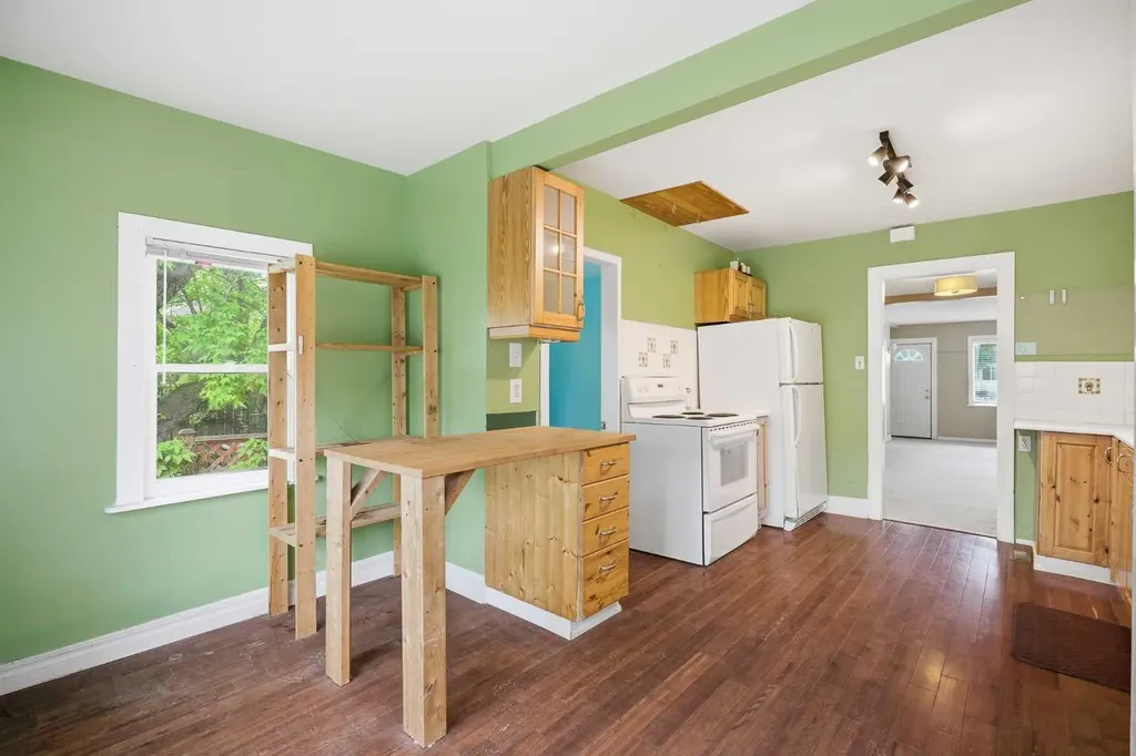919 20 Avenue NW Calgary AB T2M 1E6
