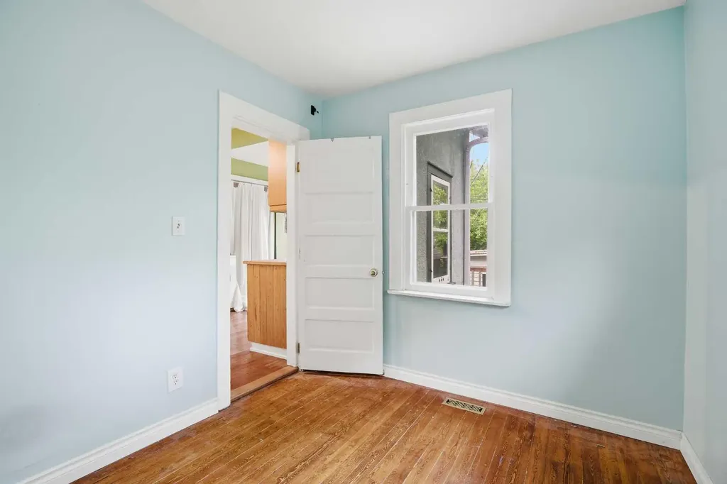 919 20 Avenue NW Calgary AB T2M 1E6