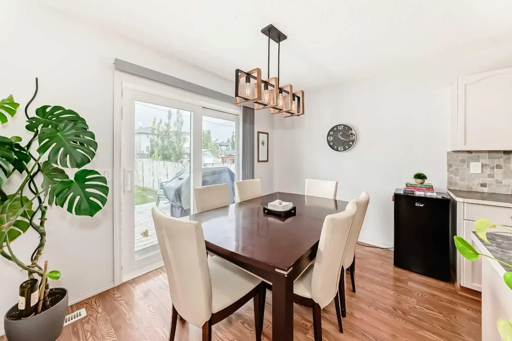15 Citadel Meadow Crescent NW Calgary AB T3G 4Z1