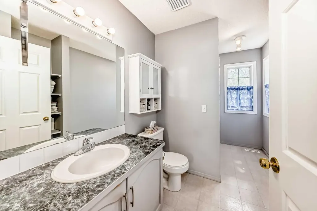 15 Citadel Meadow Crescent NW Calgary AB T3G 4Z1