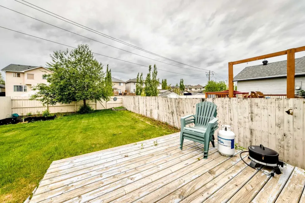 15 Citadel Meadow Crescent NW Calgary AB T3G 4Z1