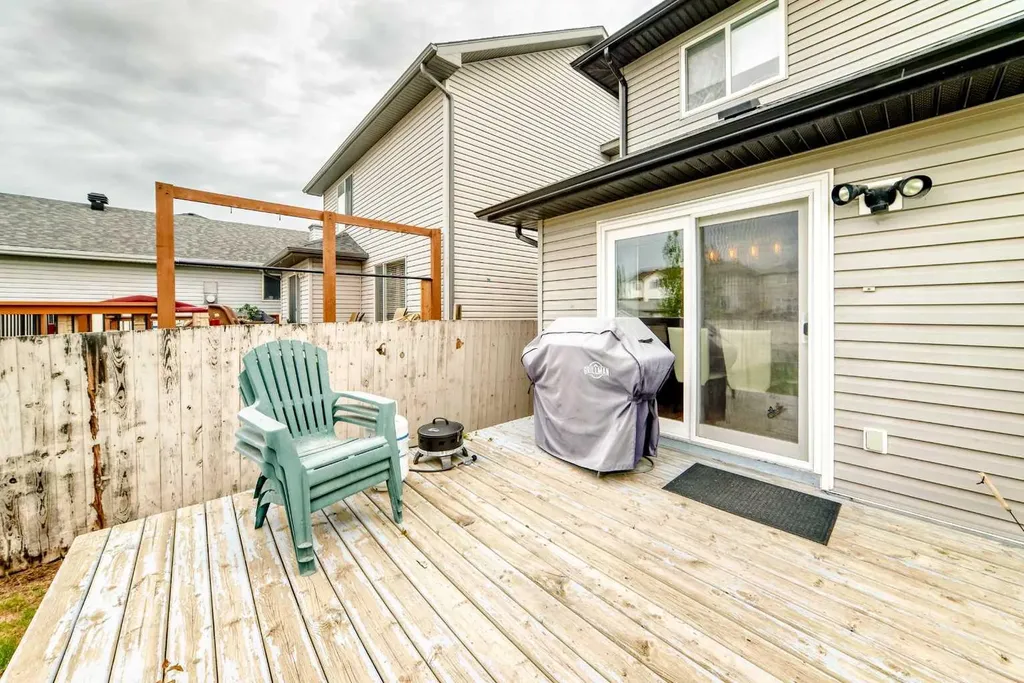 15 Citadel Meadow Crescent NW Calgary AB T3G 4Z1