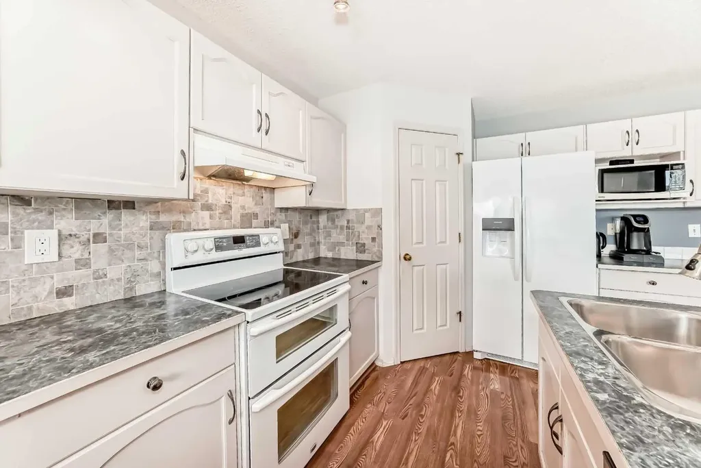 15 Citadel Meadow Crescent NW Calgary AB T3G 4Z1