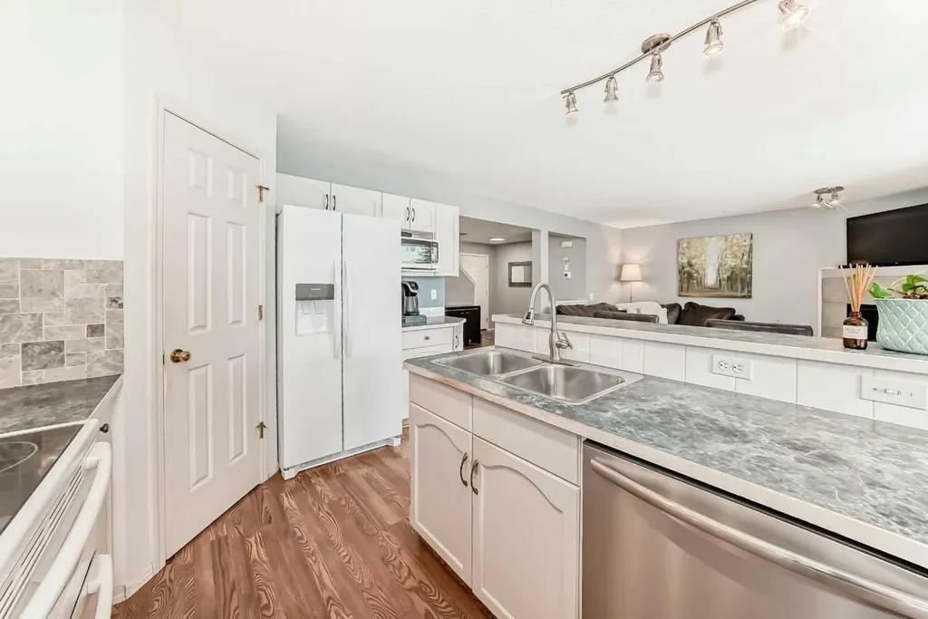 15 Citadel Meadow Crescent NW Calgary AB T3G 4Z1