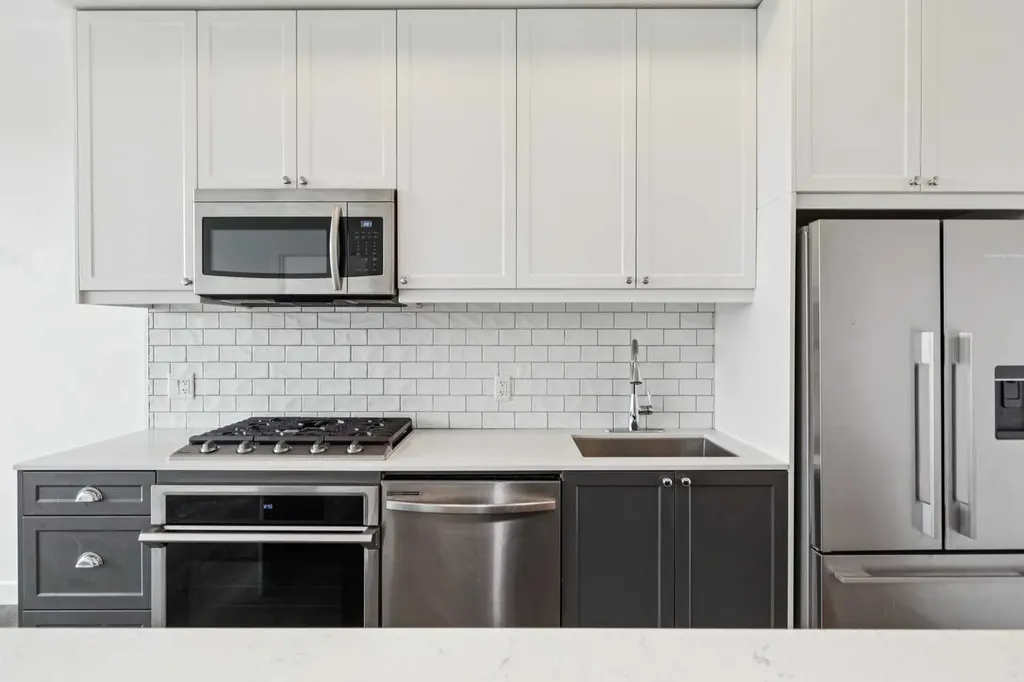 327 9a Street NW Calgary AB T2N 1T7