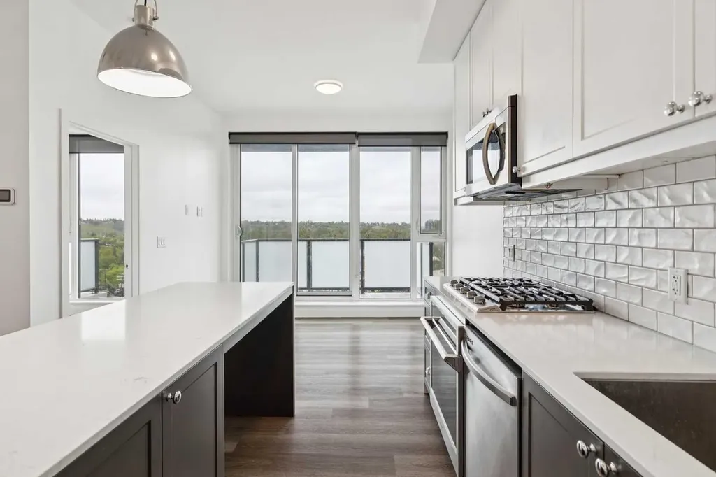 327 9a Street NW Calgary AB T2N 1T7