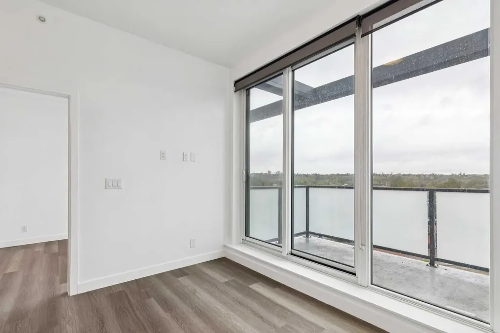 327 9a Street NW Calgary AB T2N 1T7