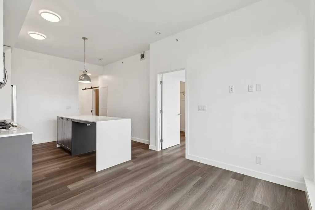 327 9a Street NW Calgary AB T2N 1T7