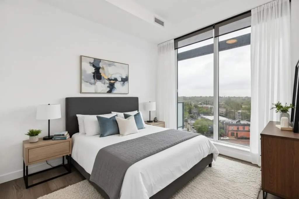 327 9a Street NW Calgary AB T2N 1T7