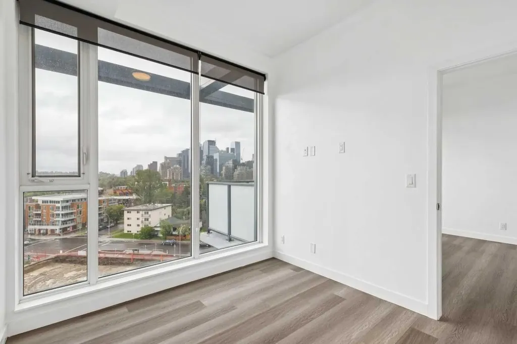 327 9a Street NW Calgary AB T2N 1T7