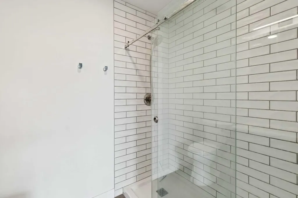 327 9a Street NW Calgary AB T2N 1T7