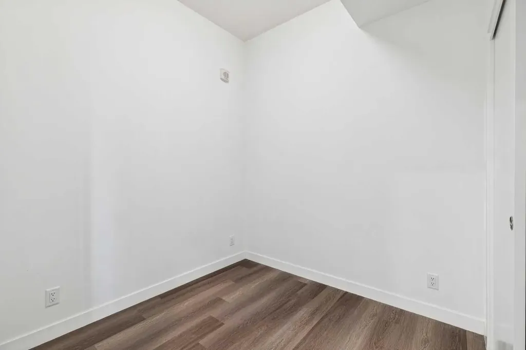 327 9a Street NW Calgary AB T2N 1T7