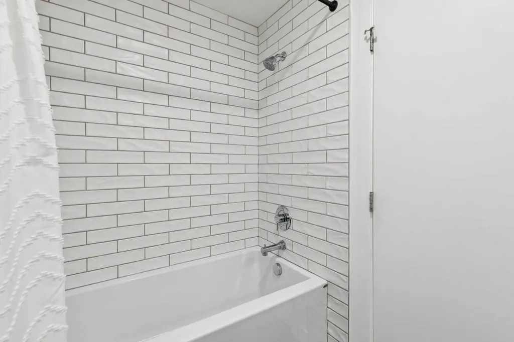 327 9a Street NW Calgary AB T2N 1T7