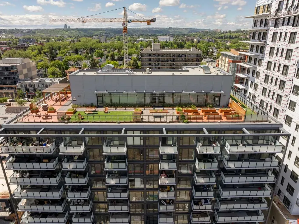 327 9a Street NW Calgary AB T2N 1T7