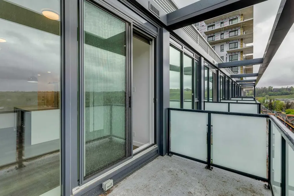327 9a Street NW Calgary AB T2N 1T7