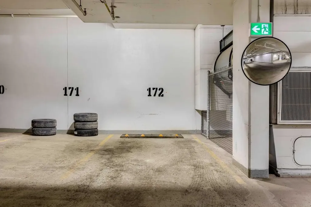 327 9a Street NW Calgary AB T2N 1T7