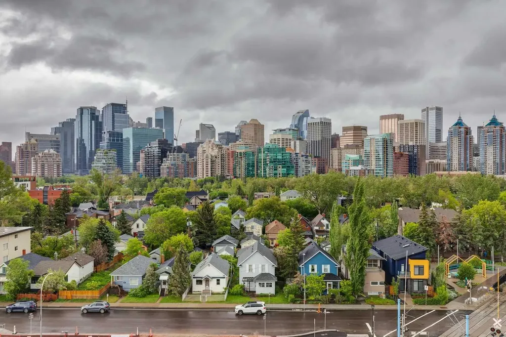 327 9a Street NW Calgary AB T2N 1T7
