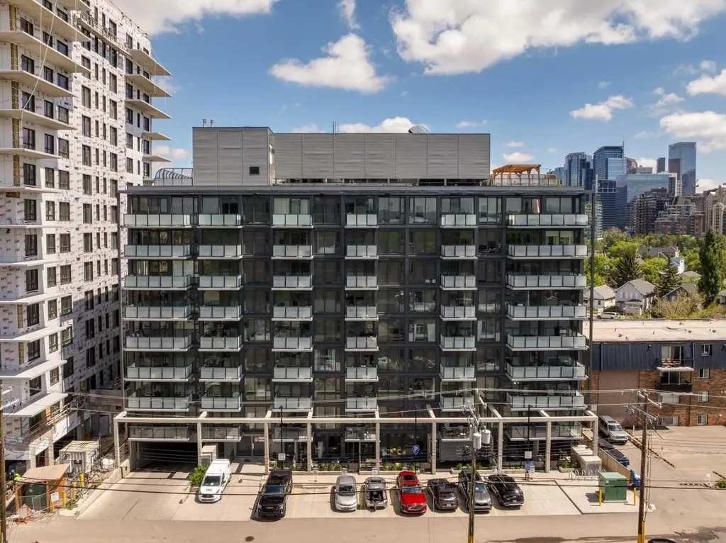 327 9a Street NW Calgary AB T2N 1T7