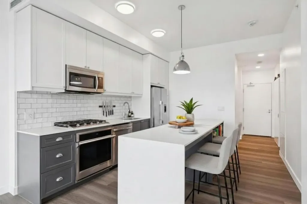 327 9a Street NW Calgary AB T2N 1T7