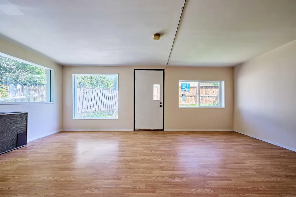 28 Cornell Place NW Calgary AB T2K 1J4