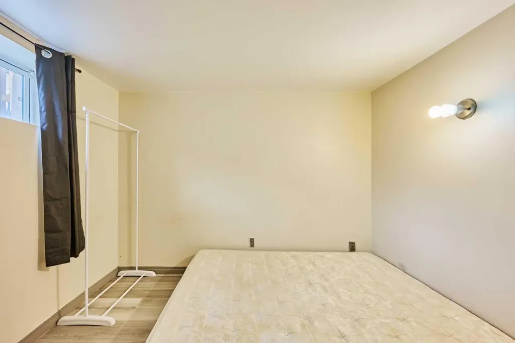 28 Cornell Place NW Calgary AB T2K 1J4