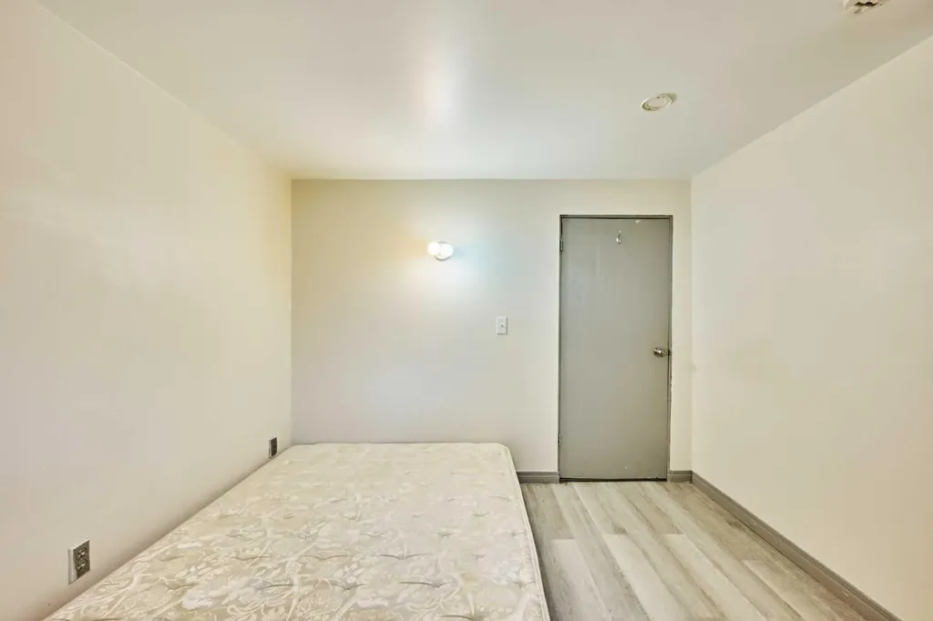 28 Cornell Place NW Calgary AB T2K 1J4